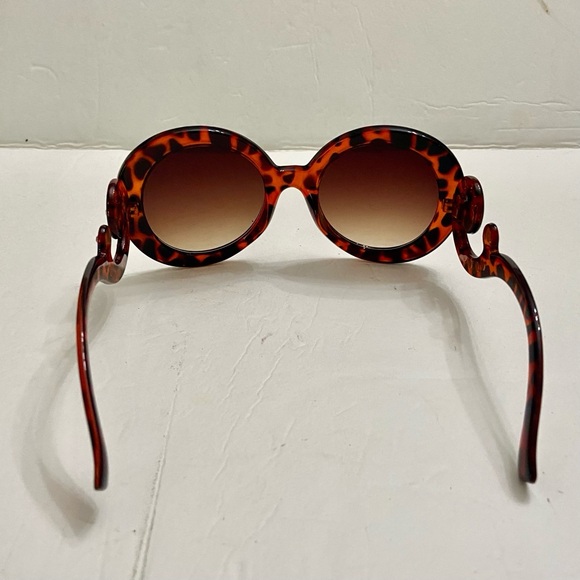 Elegant, High Fashion Leopard Brown Round Sunglasses with Rhinestones main image 4